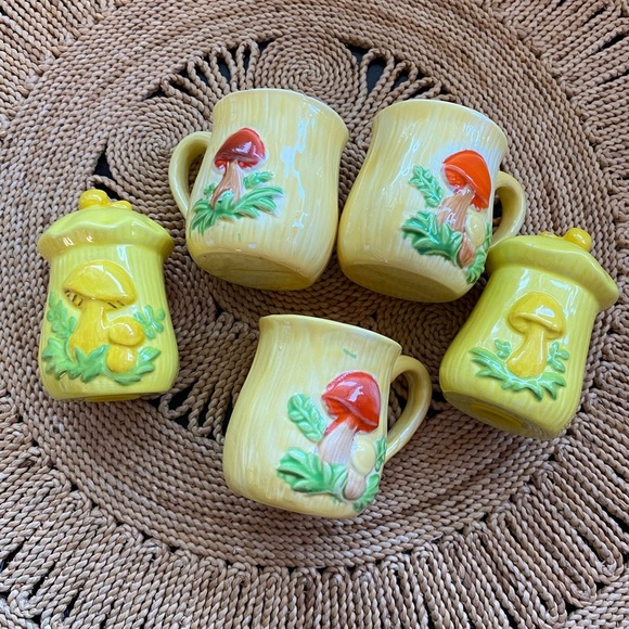 Vintage Arnels Mushrooms Seard Roebuck Merry Ceramic yellow Salt Pepper Mugs - Picture 5 of 13